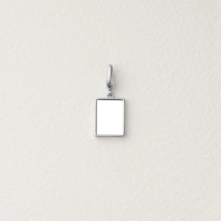 Mona Customizable Portrait Pendant - Image 5
