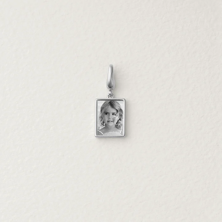 Mona Customizable Portrait Pendant - Image 6